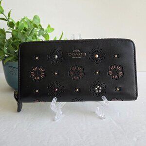 EUC & HTF Coach Tea Rose Long Zip Around Wallet (#27109) in Black